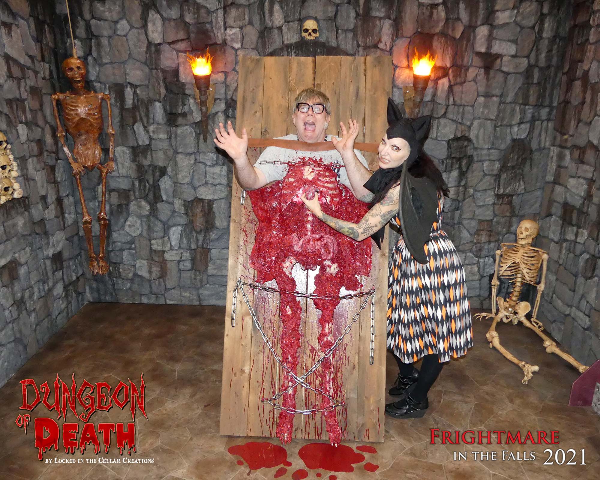 Horror queen Thea and her Adam are hamming it up for a great photo!